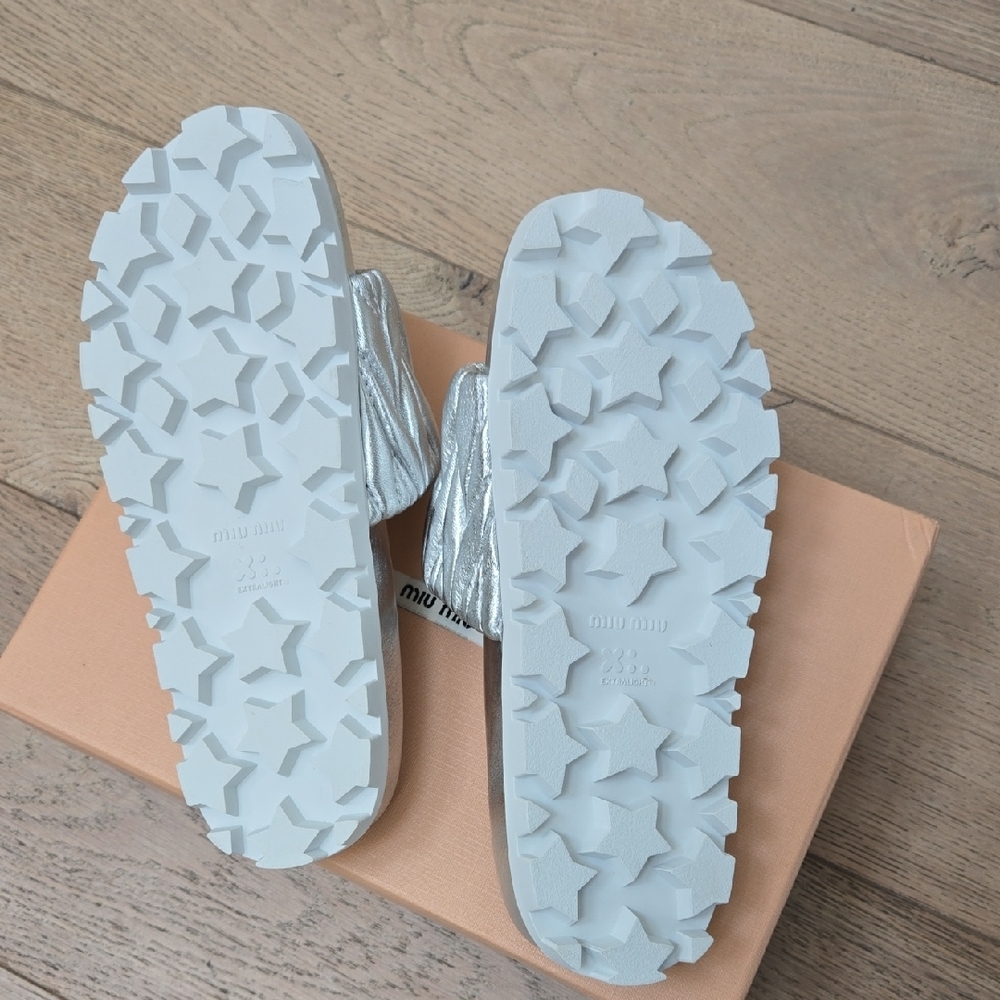Women's Metallic Silver Slide Sandals - Picture 3 of 4